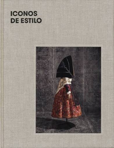Cubierta de Iconos de estilo. Una mirada a la indumentaria tradicional