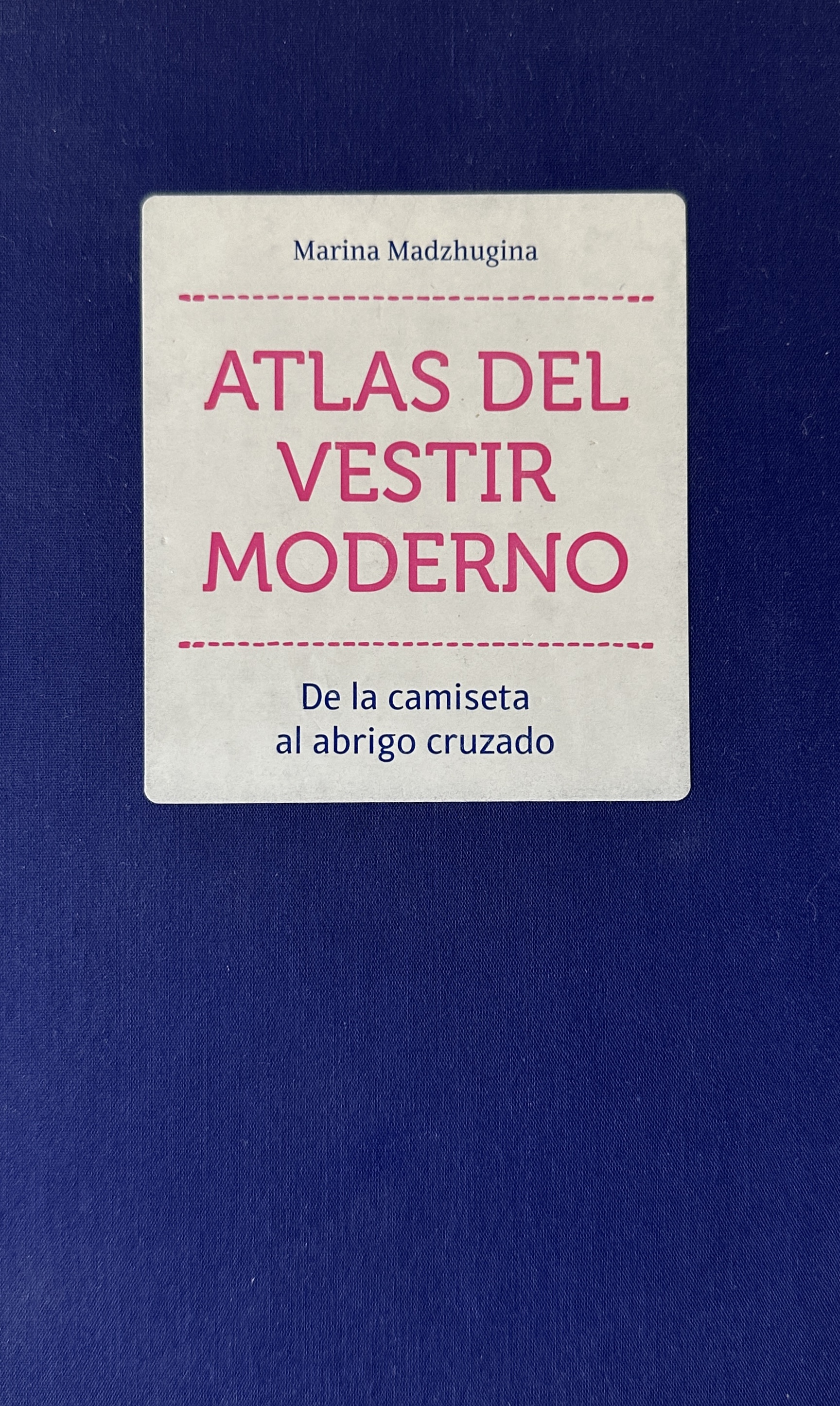 Cubierta de Atlas del vestir moderno