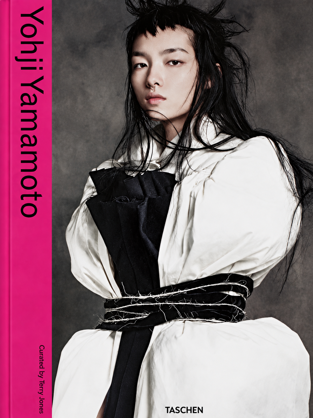 Cubierta de Yohji Yamamoto
