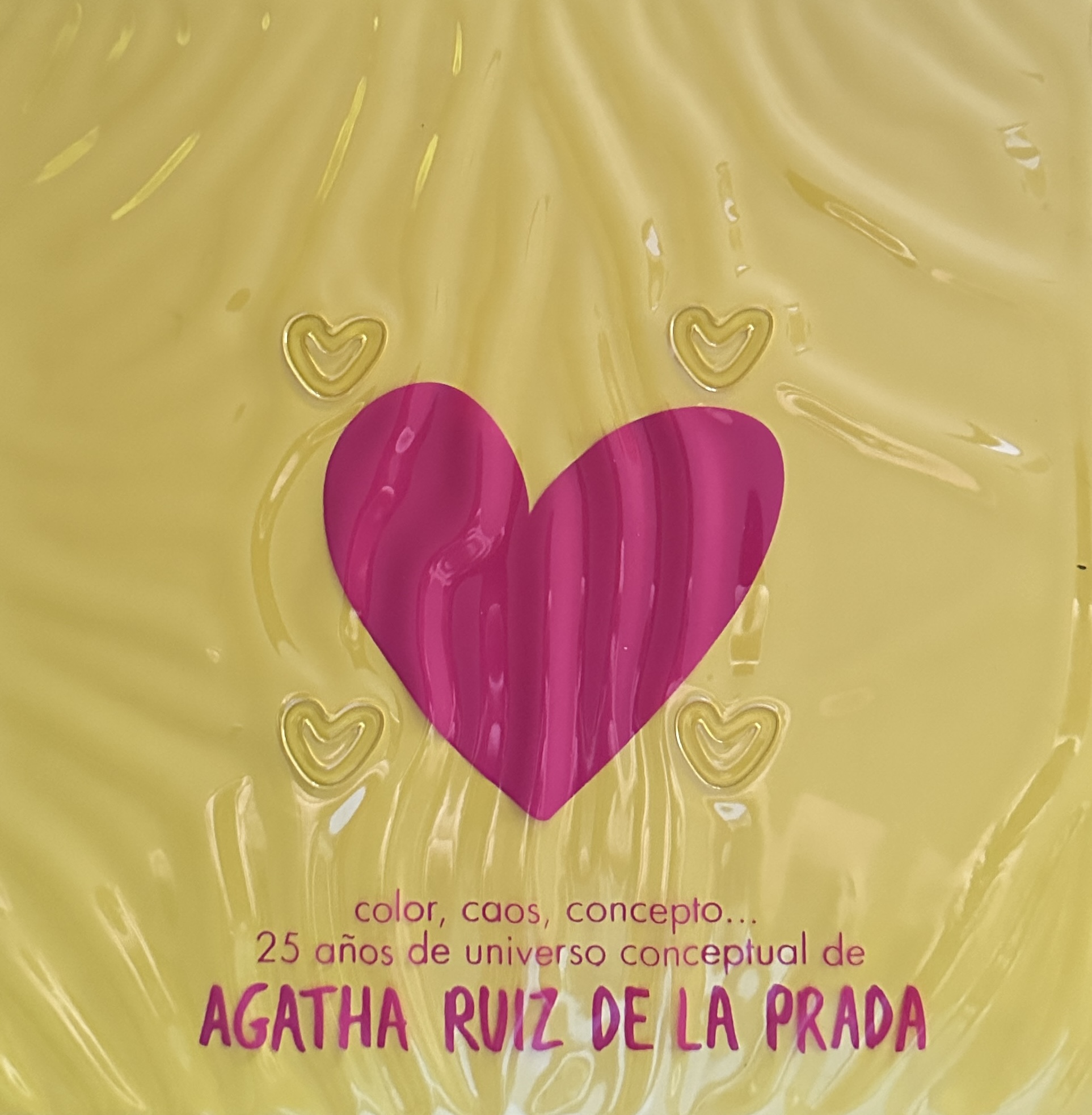Cubierta de Color, caos, concepto... 25 años de universo conceptual de Ágatha Ruiz de la Prada