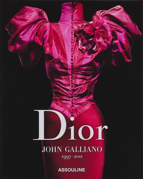 Cubierta de Dior by John Galliano