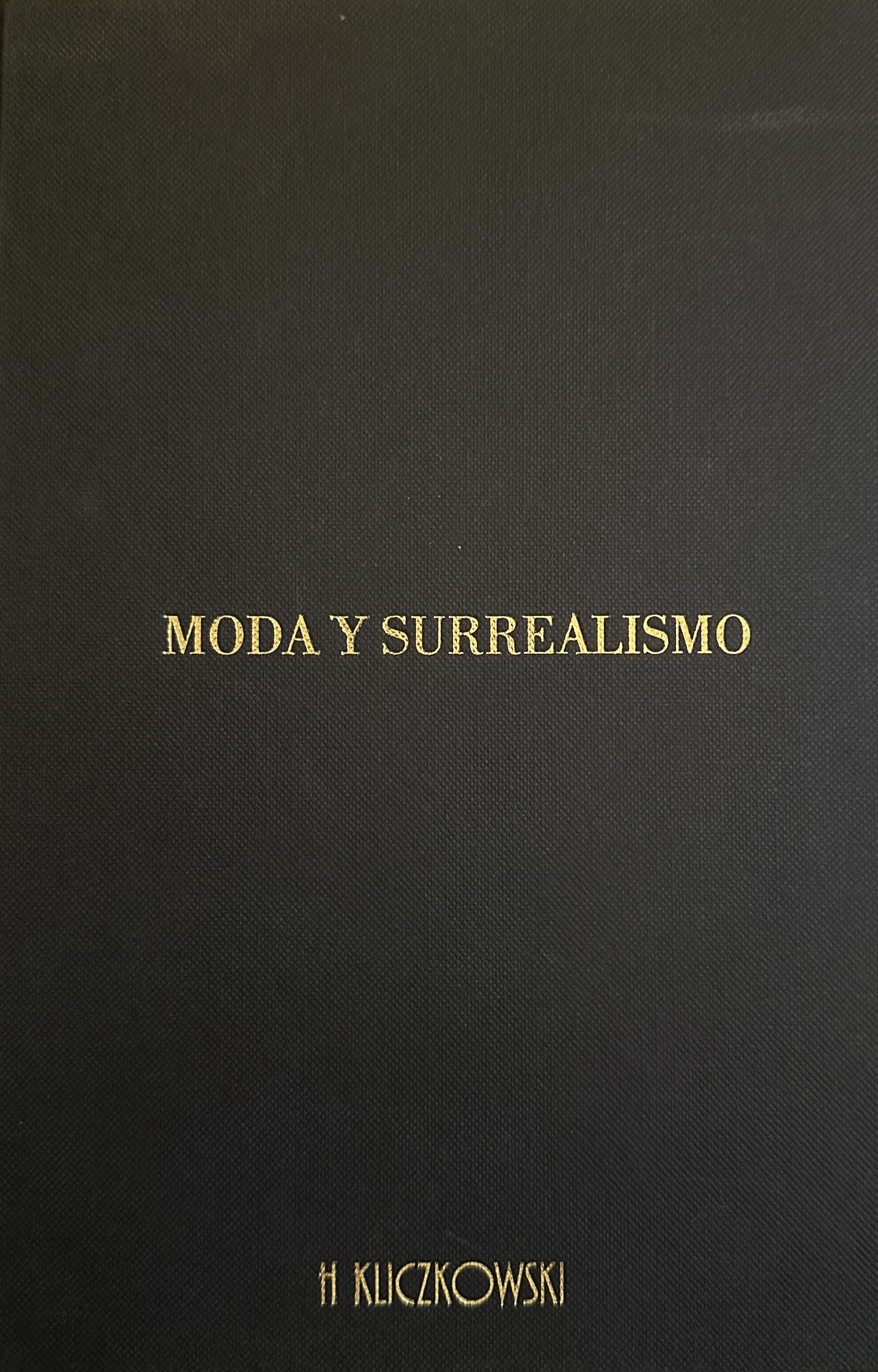 Cubierta de Moda y surrealismo