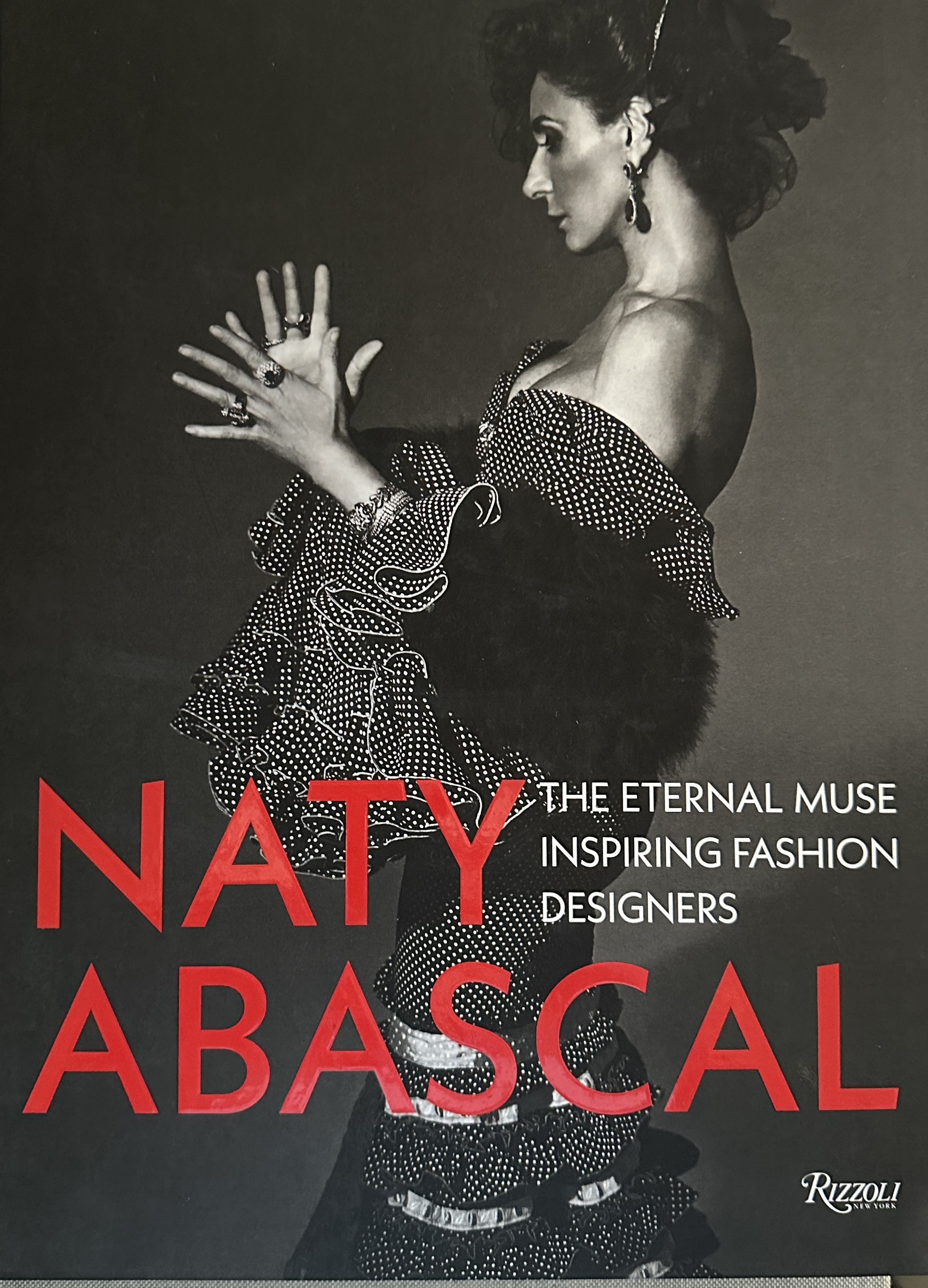 Cubierta de Naty Abascal: The Eternal Muse Inspiring Fashion Designers