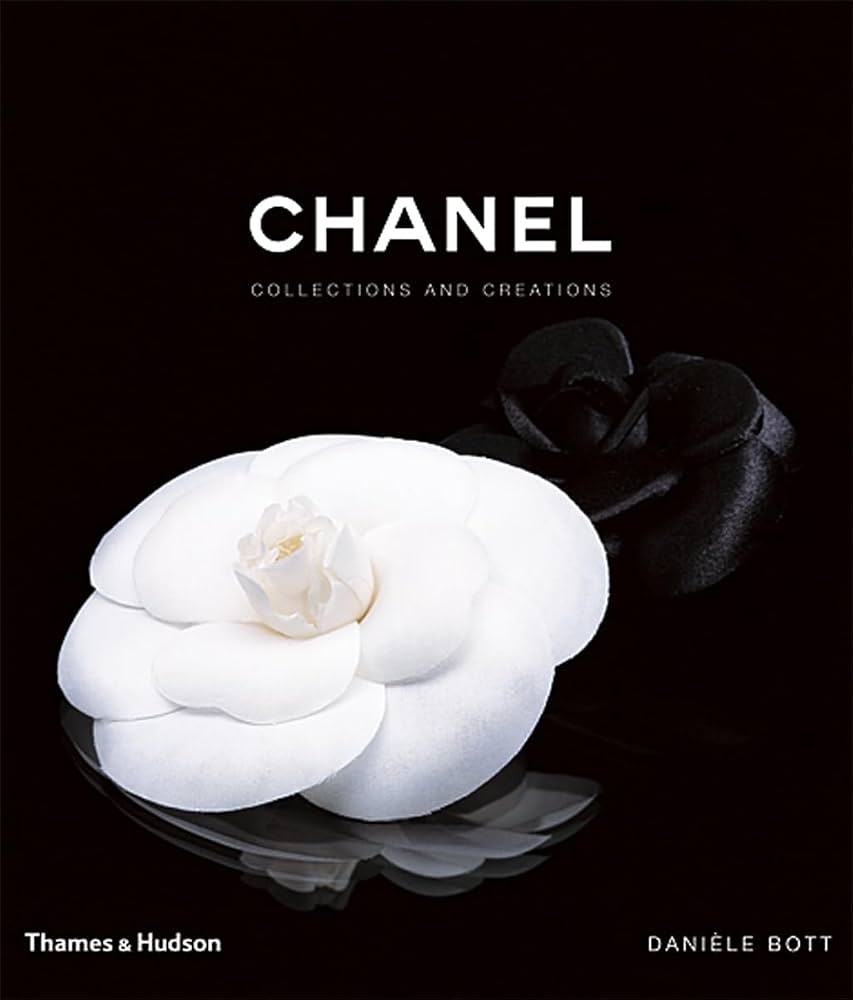 Cubierta de Chanel. Collections and Creations