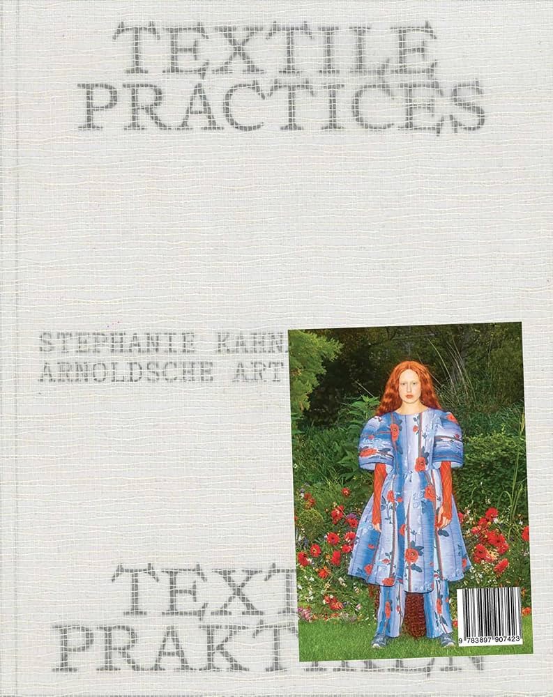 Cubierta de Textile Practices. Forty Female Artists and Designers from Europe